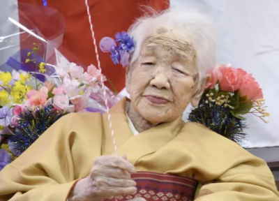جشن تولد پیرترین زن دنیا در خانه سالمندان
