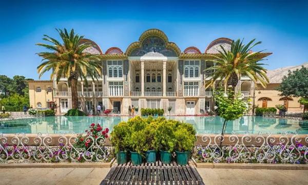 از بین هتل زندیه و هتل چمران شیراز کدامیک را برای اقامت انتخاب کنیم؟
